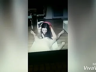 Epigrammatic gumshoe masturbating to porn