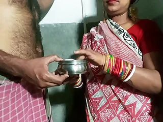 ससुर बहू से बोले पीठ पर तेल लगा दो&comma; फिर गेट पर ही चोद दिया &excl; अश्लील पोर्न हिंदी में