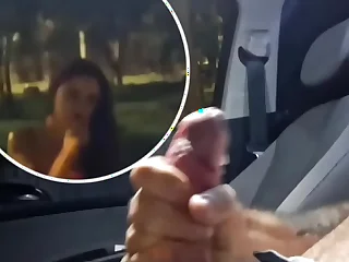 Gozei masturbando olhando pra gostosa not any ponto de &ocirc;nibus&excl;